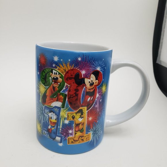 Disney 2011 mug with Mickey Mouse and friends - Picture 1 of 5